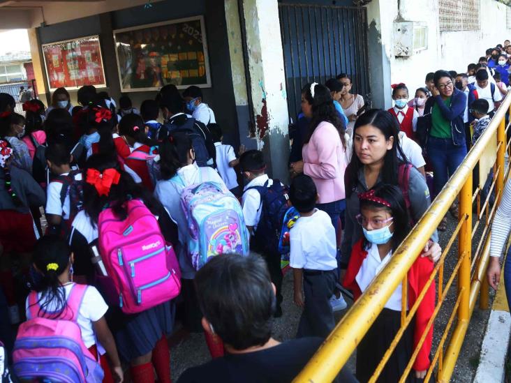 Regresan casi 50 mil alumnos a escuelas de Coatzacoalcos