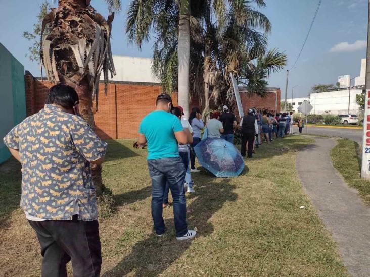 Largas filas para pagar el predial en módulo de Medellín (+Video)