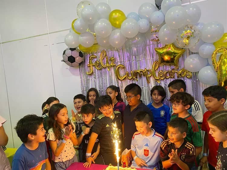 Henryque Horbylon García es festejado por sus 10 años de vida