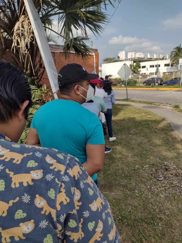 Largas filas para pagar el predial en módulo de Medellín (+Video)