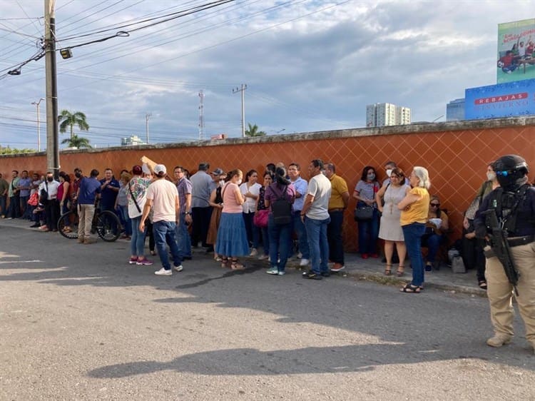 Se manifiestan trabajadores de la SEV, acusan presunto acoso laboral en delegación(+Video)