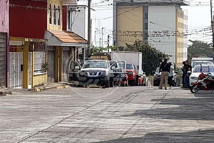 Atacan a policías en Córdoba; sicarios hieren a uno, ‘levantan’ a dos oficiales, uno aparece ejecutado