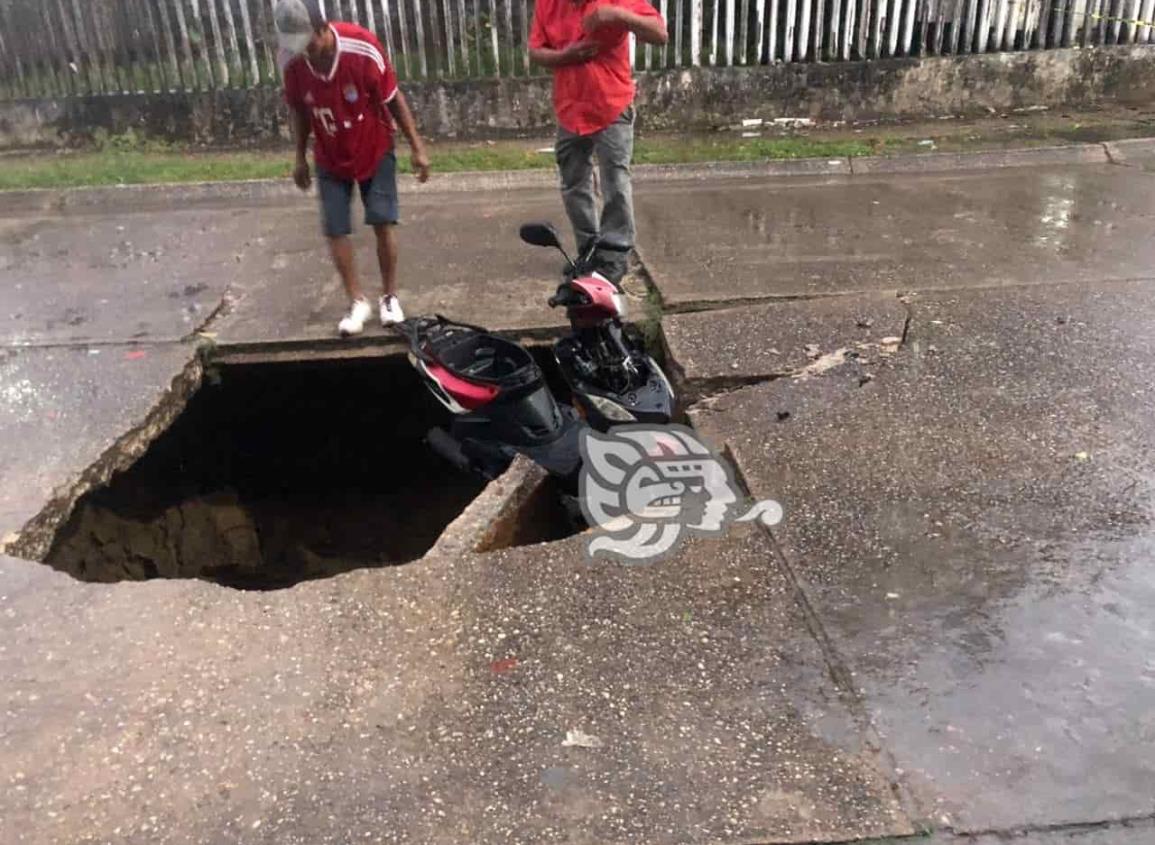 Siguen colapsando calles de Cuatro Caminos por drenaje antiguo