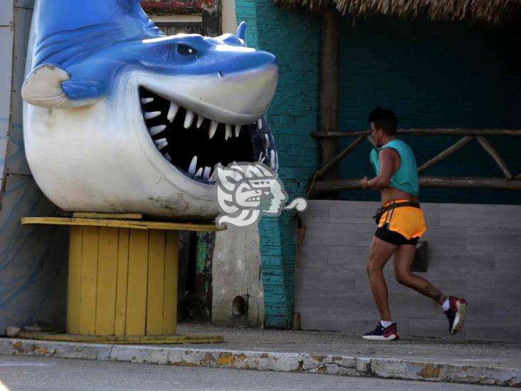 Cumpliendo propósitos de Año Nuevo; porteños llenan el Malecón para ejercitarse