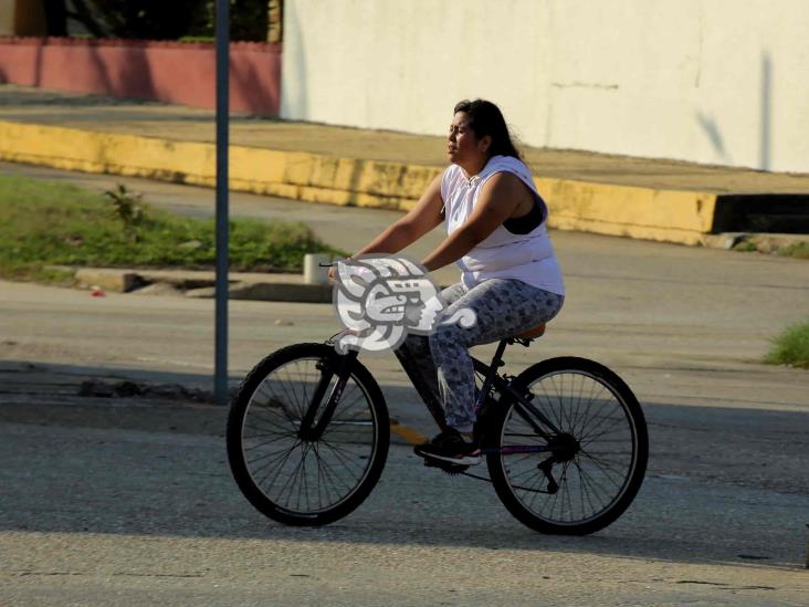 Cumpliendo propósitos de Año Nuevo; porteños llenan el Malecón para ejercitarse