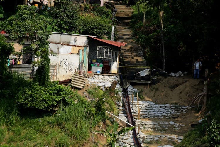 En espera por reparación de escaleras que dirigen al DIF en Coatzacoalcos(+Video)