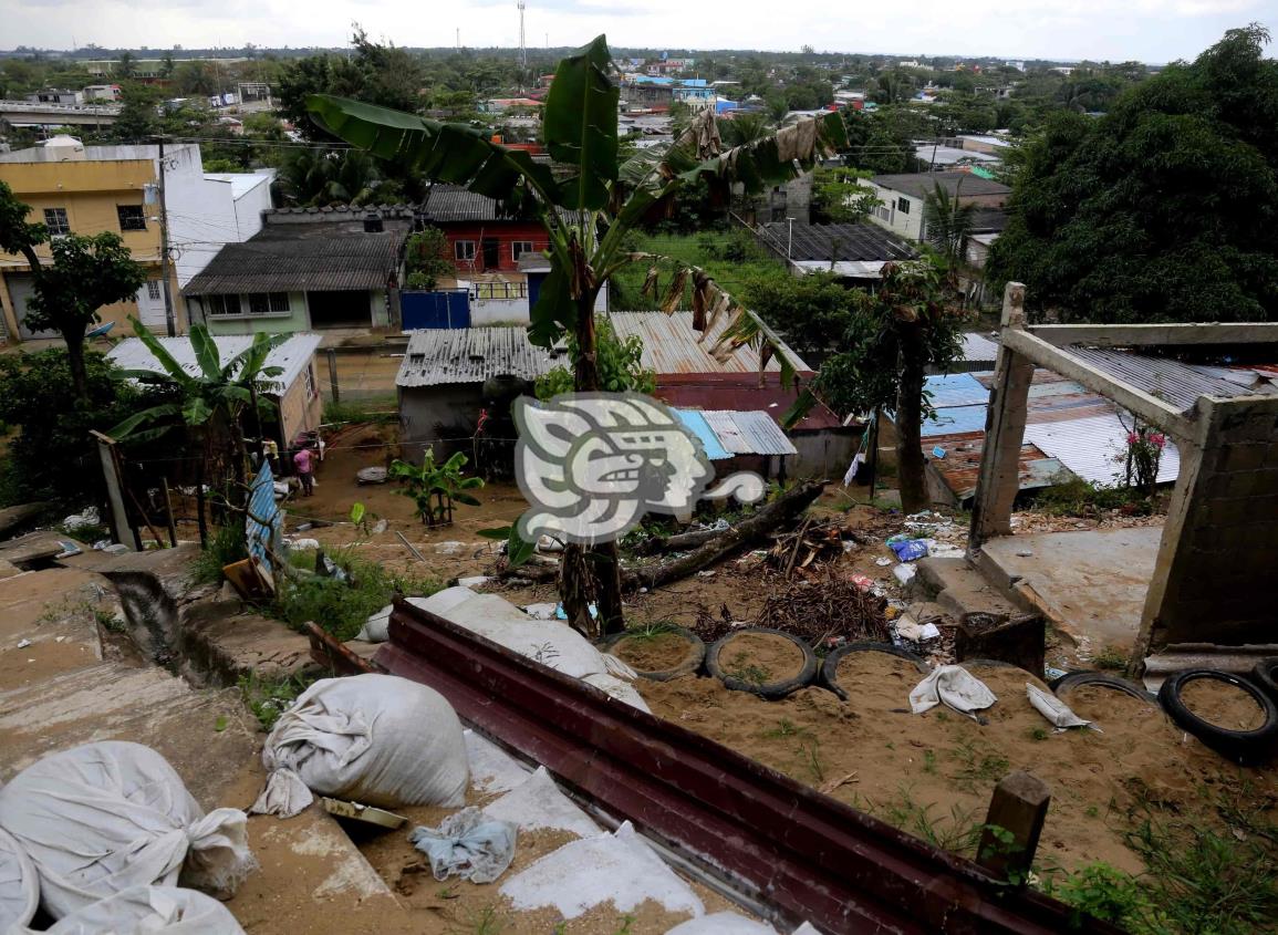 En espera por reparación de escaleras que dirigen al DIF en Coatzacoalcos(+Video)