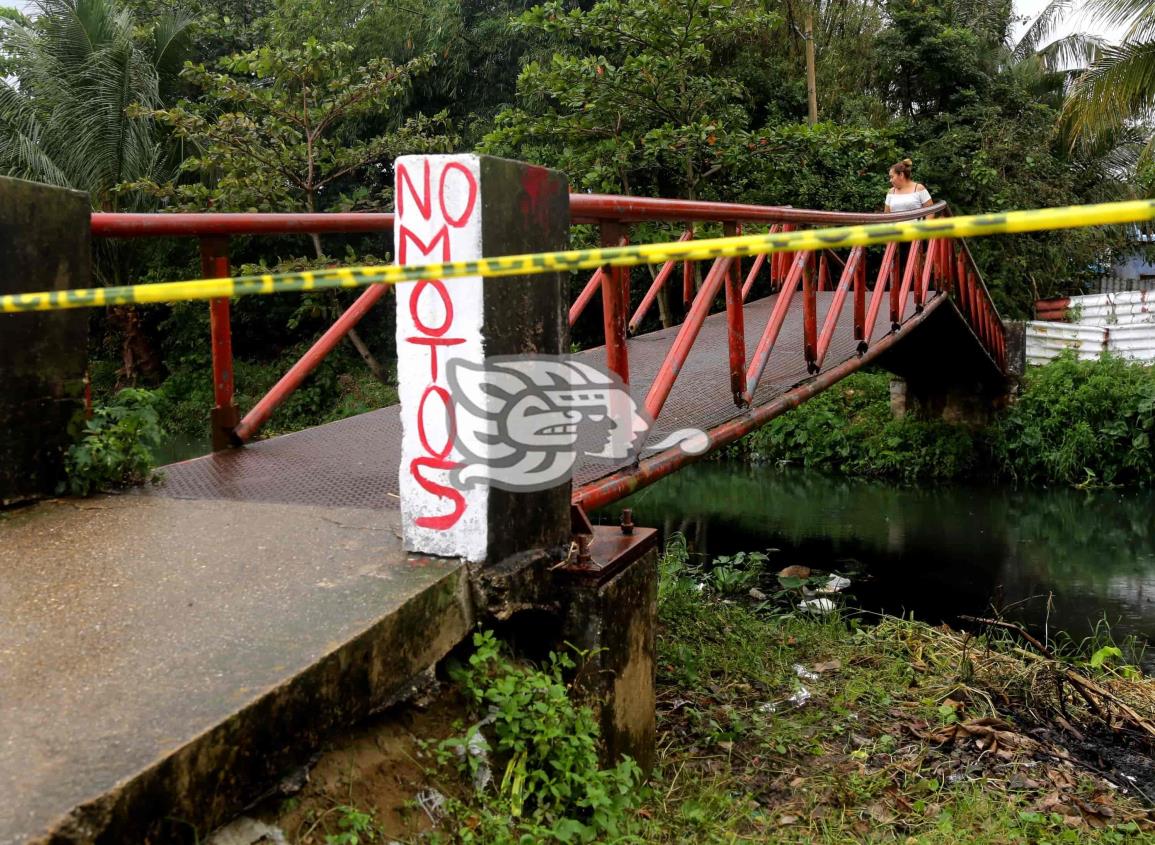 Exigen cambio de puente metálico; Es un peligro para todos(+Video)