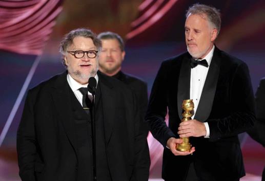 ¡Se lo llevó! Guillermo del Toro gana Globo de Oro con Pinocho