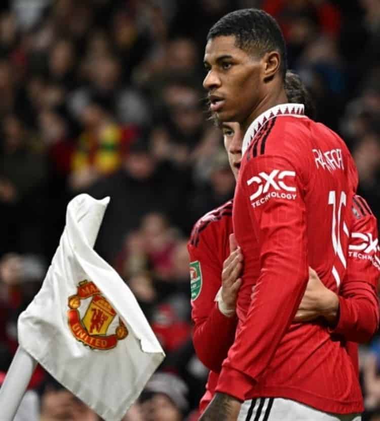 Cumple Manchester United en Copa de la Liga inglesa