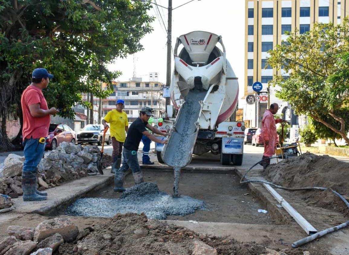Continúa la rehabilitación de calles en Coatzacoalcos