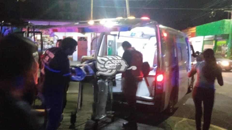 ¡Se cruzó! auxilian a joven presuntamente drogada en Minatitlán