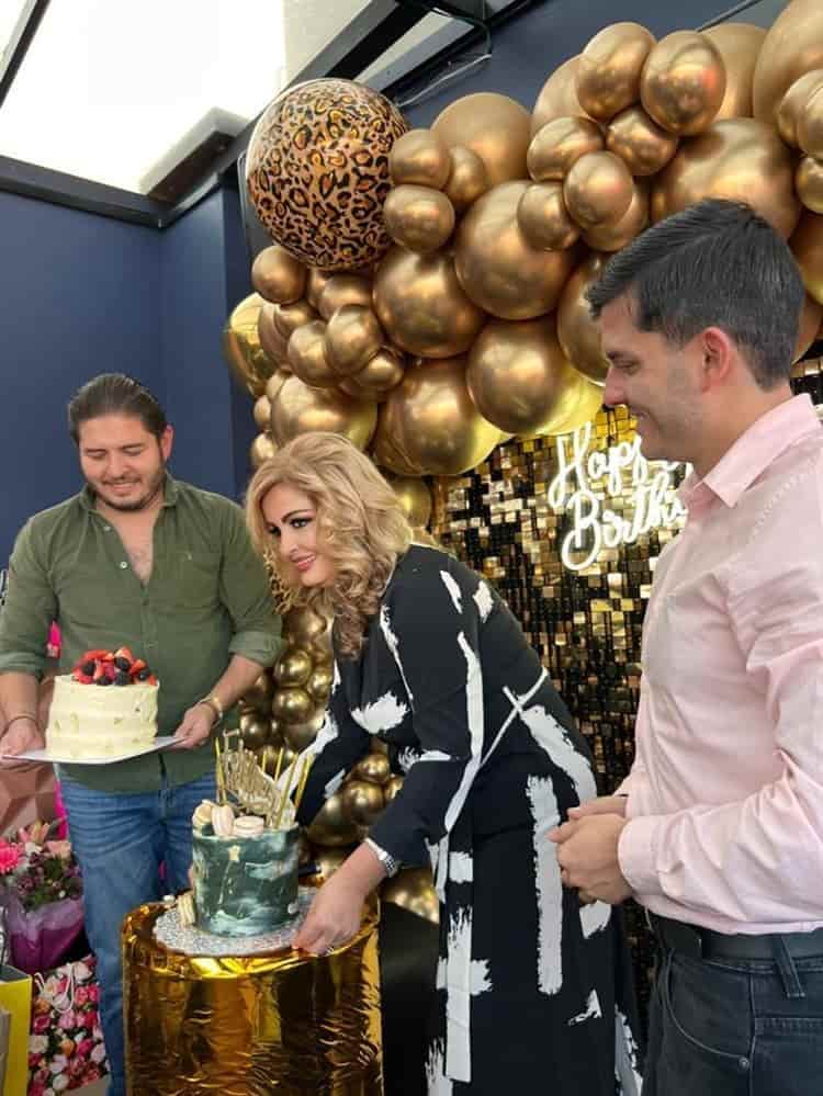 Marcela Domínguez celebra con su círculo más cercano