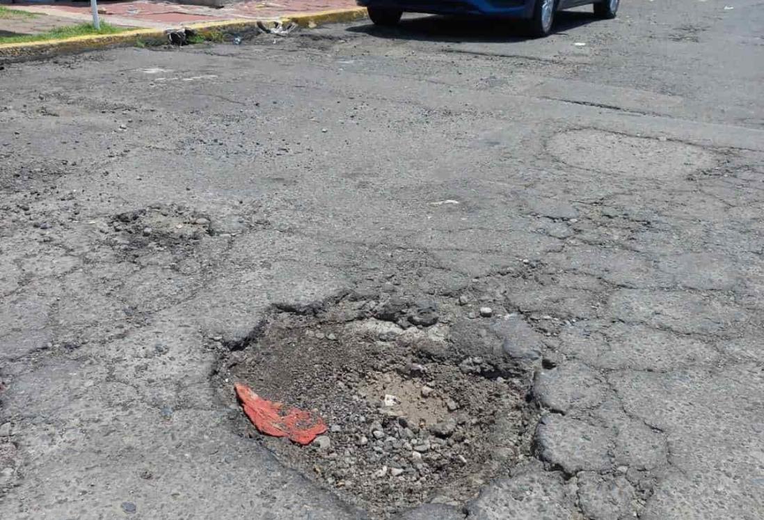 Vecinos piden reparar baches que se formaron en calles de Veracruz