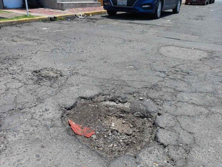 Vecinos piden reparar baches que se formaron en calles de Veracruz