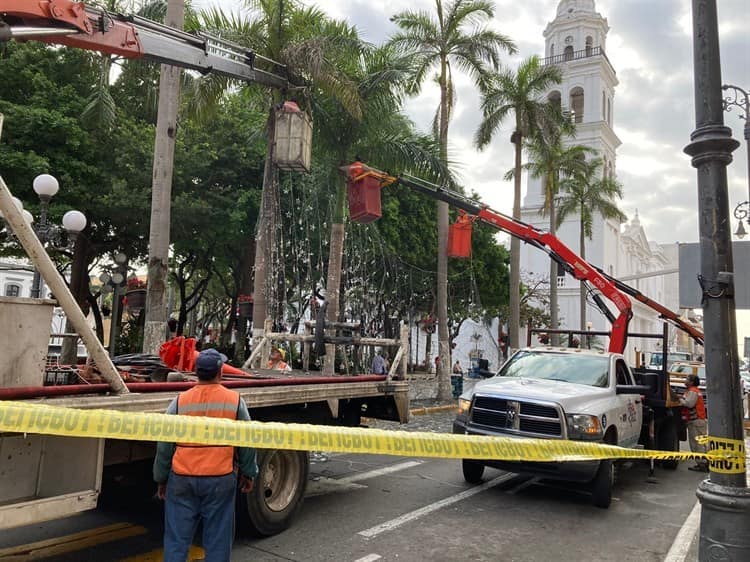 Retiran tapete aéreo iluminado en Centro Histórico de Veracruz (+Video)