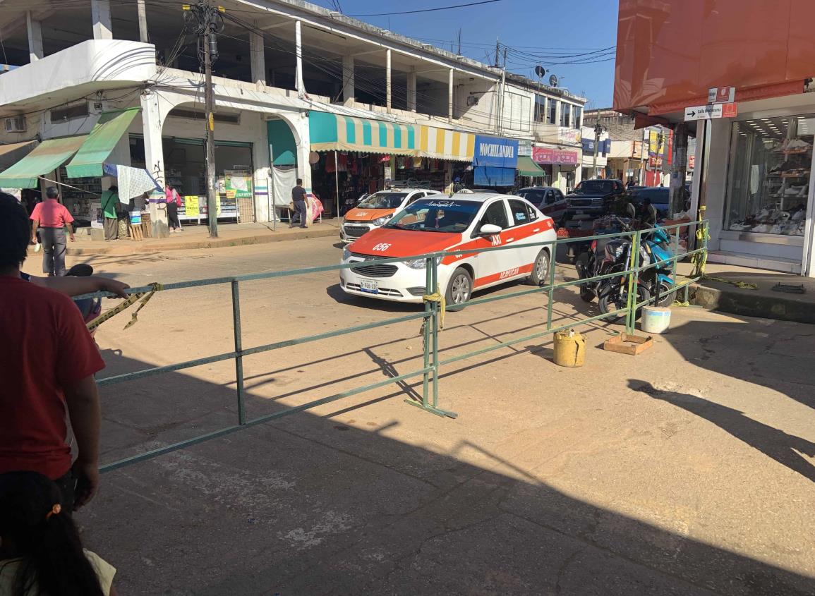 Cierran otra vez calle céntrica de Acayucan