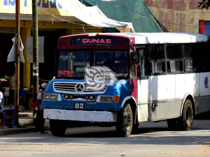 ¡De pena ajena! urbanos chatarra circulan en Coatzacoalcos