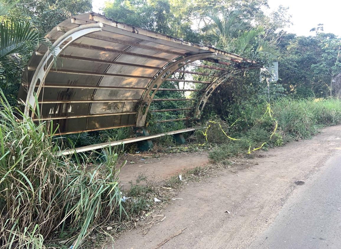 En el abandono paradas de estudiantes en Acayucan