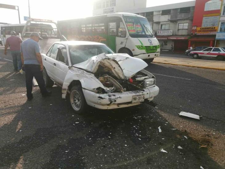 Choque en Coatzacoalcos deja como saldo un perrito muerto