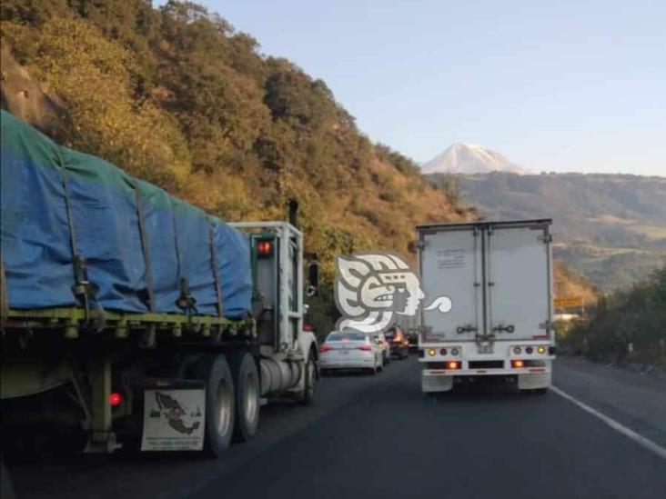 Tráileres se quedan sin frenos en las Cumbres de Maltrata y chocan en la rampa de frenado