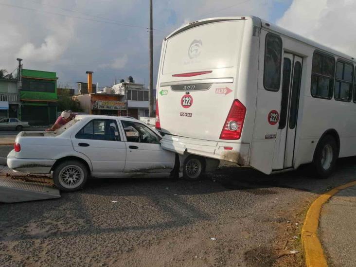 Choque en Coatzacoalcos deja como saldo un perrito muerto