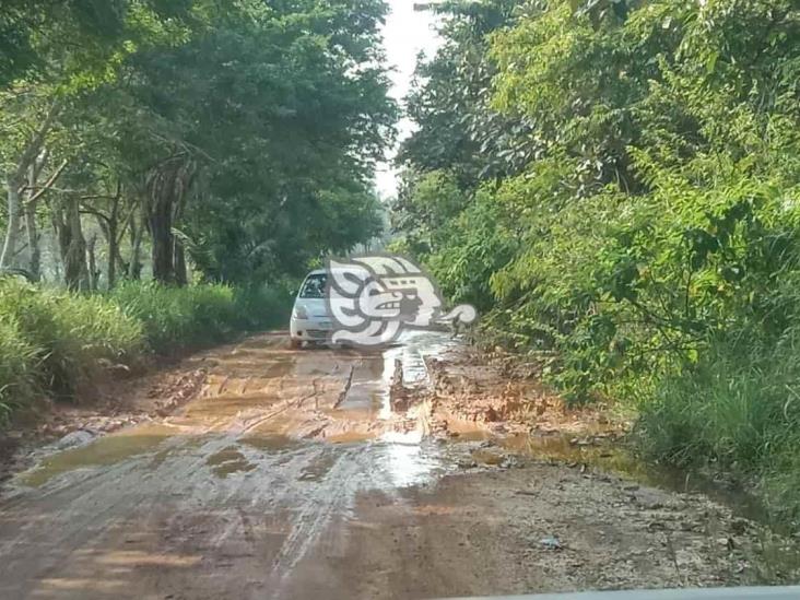 Esperan reparación de caminos tras daños por lluvias en Minatitlán