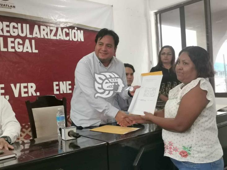 29 familias de 4 colonias de Ixhuatlán del Sureste, beneficiarias