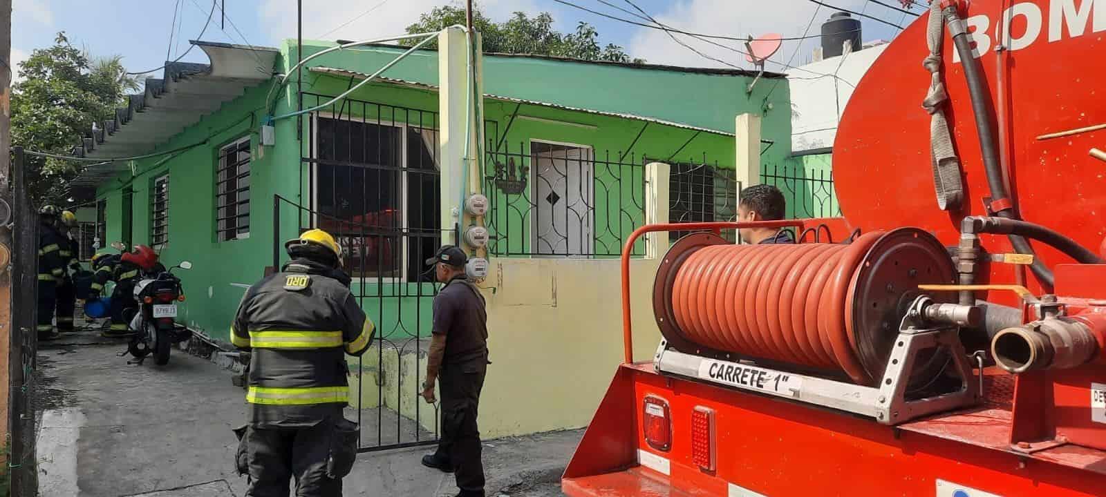 ¡Se les cae el tanque! Bomberos controlan fuga de gas en una vivienda en Veracruz