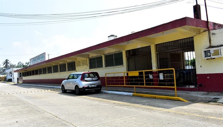 Entregan tarjeta a escuela Benito Juárez García