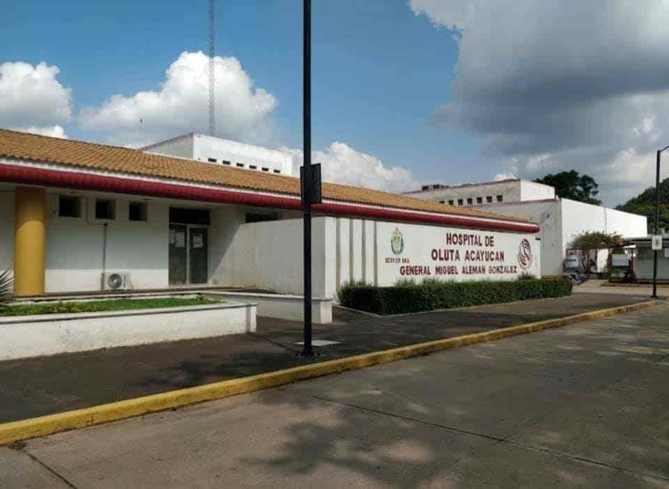Enfermeras profesionales cobran como auxiliares en Acayucan