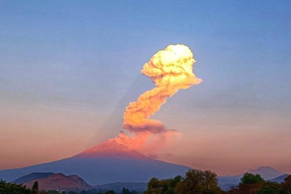 Se registran dos explosiones en el volcán Popocatépetl (+Video)