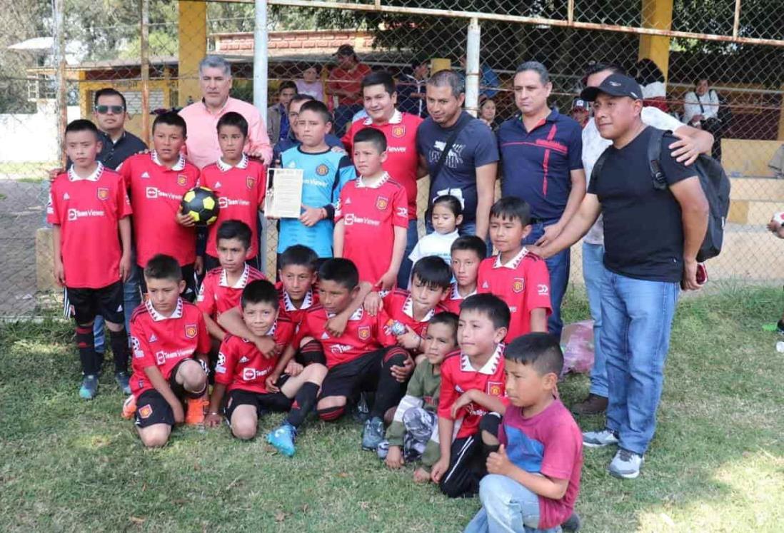 Premian a campeones de los Juegos Deportivos