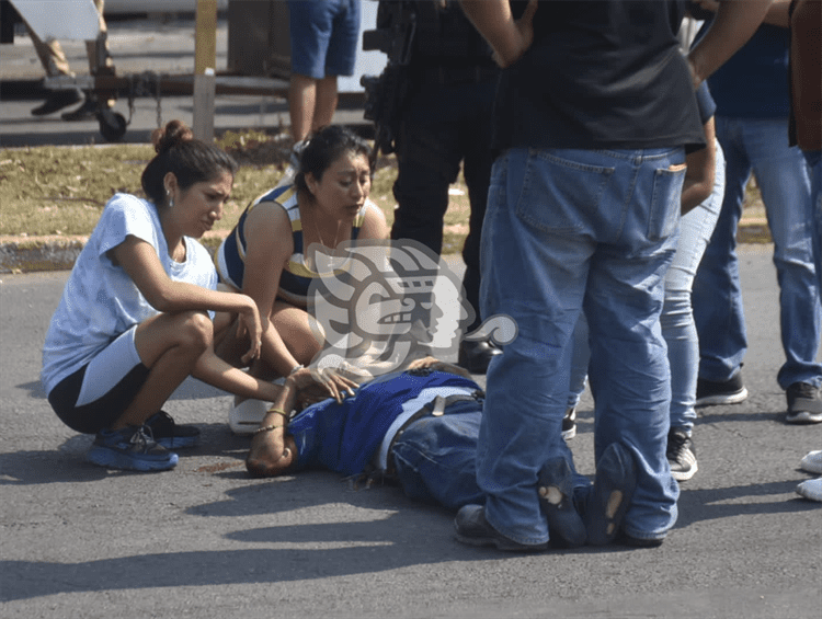 Atropella a policía en El Coyol para evitar arresto y logra escapar