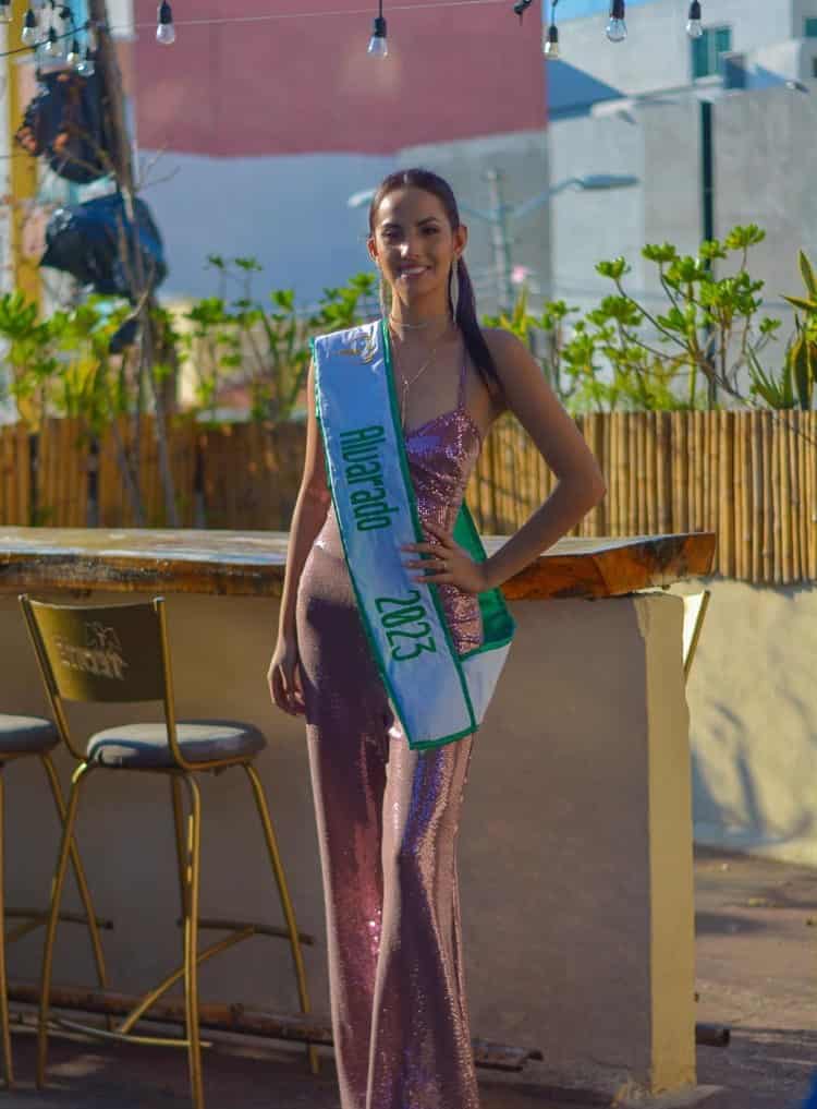 Realizan imposición de bandas a participantes de Miss Earth Veracruz