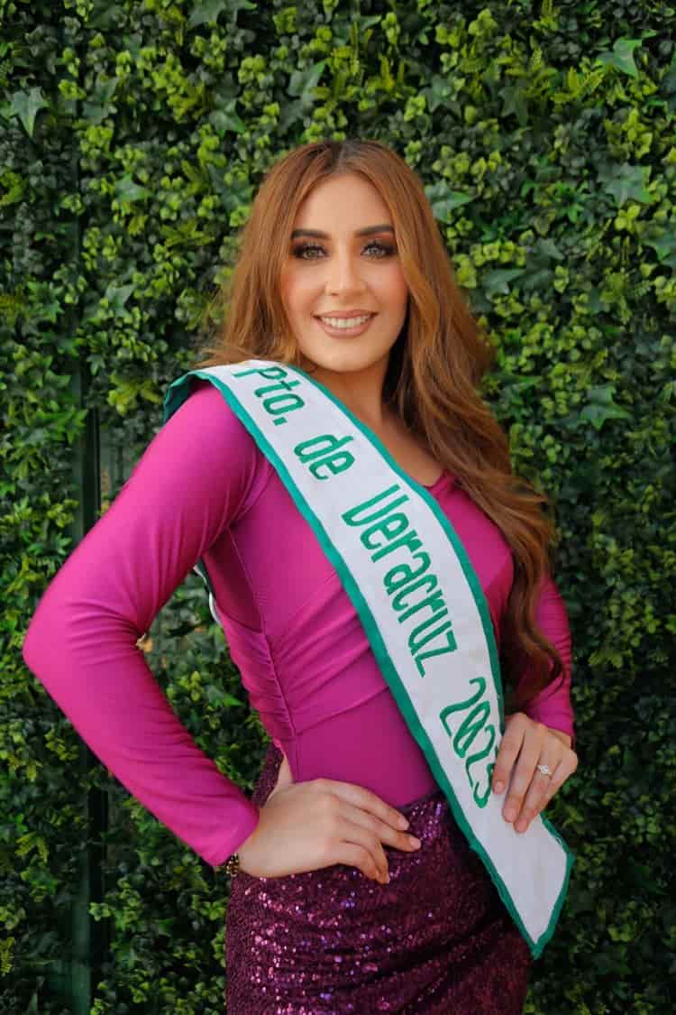 Realizan imposición de bandas a participantes de Miss Earth Veracruz