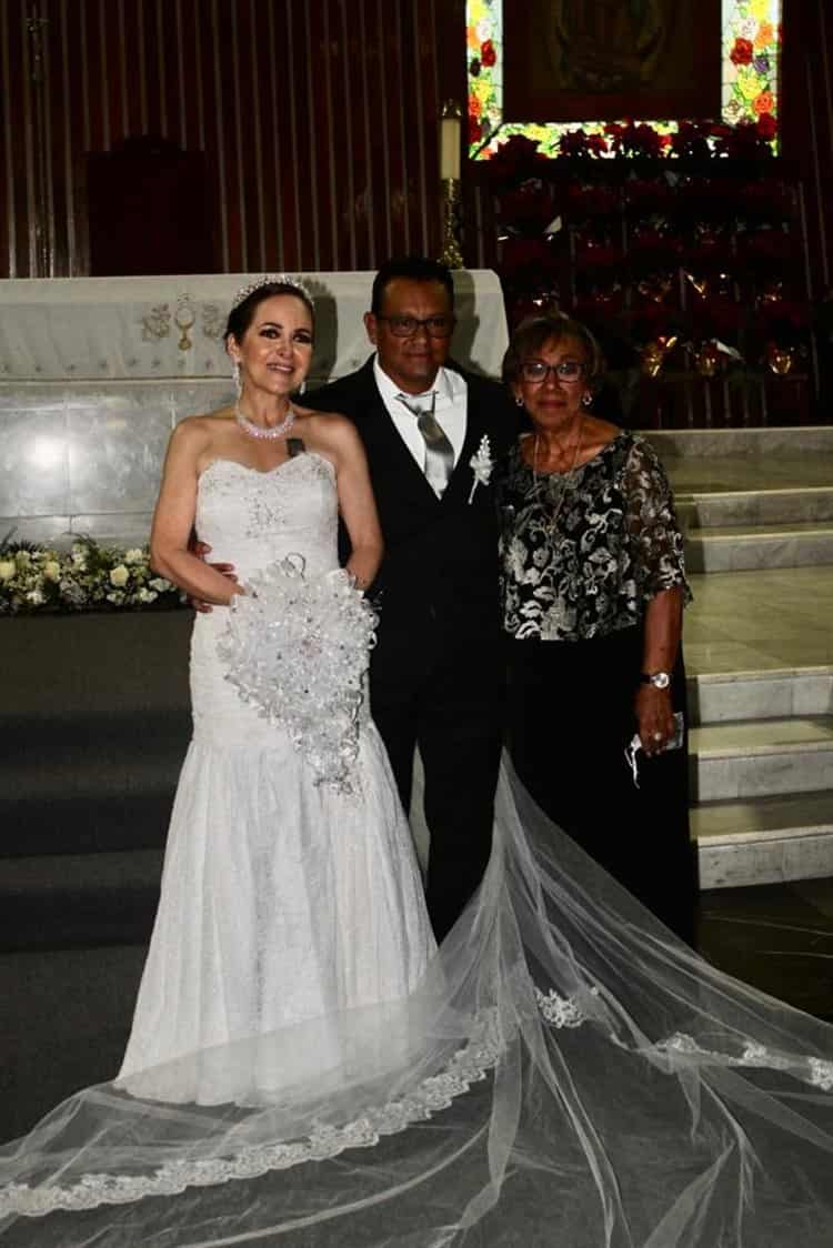 Beatriz León y Jorge Jiménez contraen sagrado matrimonio