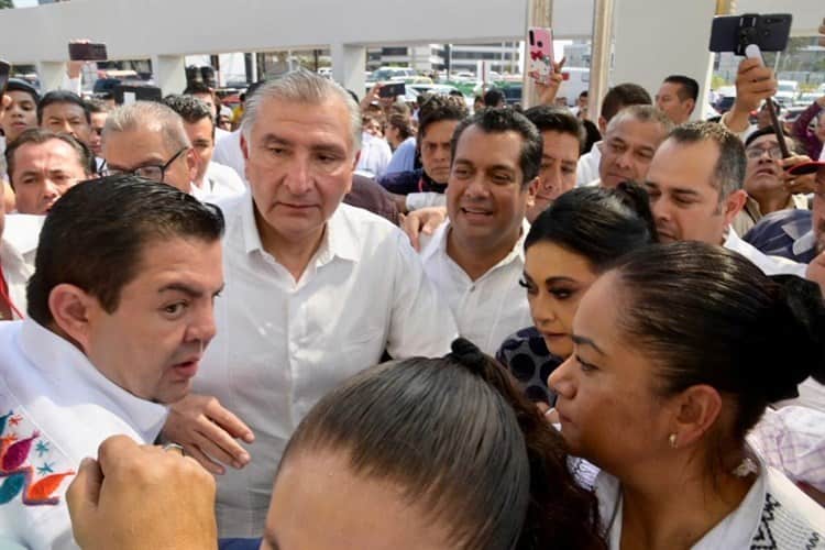 ¡Adán Presidente!, corean los veracruzanos durante su visita en WTC de Boca del Río