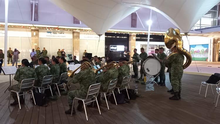 Sorprende “flashmob” del Ejército en la plaza Nuevo Veracruz(+Video)