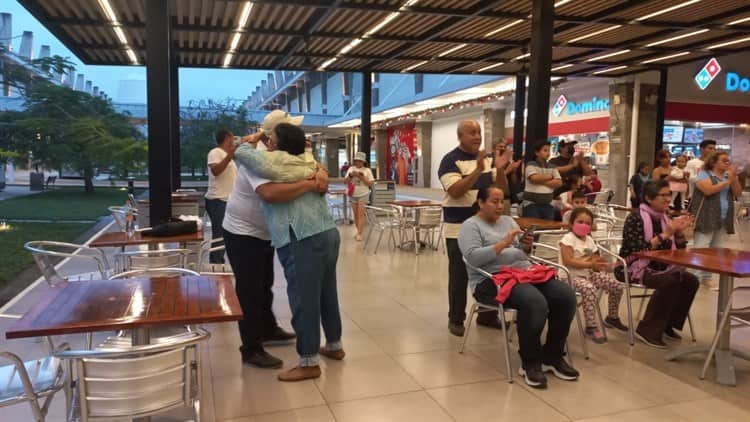 Sorprende “flashmob” del Ejército en la plaza Nuevo Veracruz(+Video)