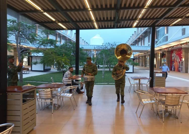 Sorprende “flashmob” del Ejército en la plaza Nuevo Veracruz(+Video)