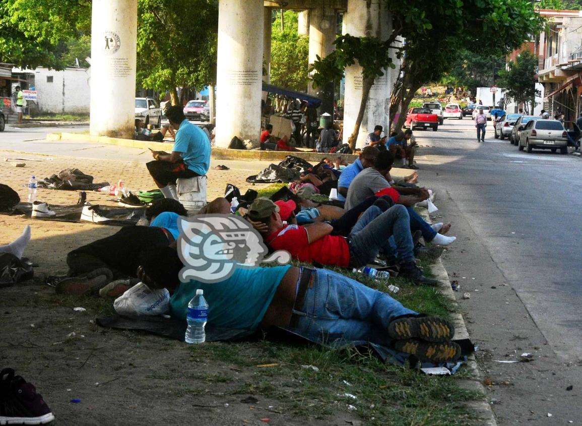 Policías estarían extorsionando a migrantes en Coatzacoalcos