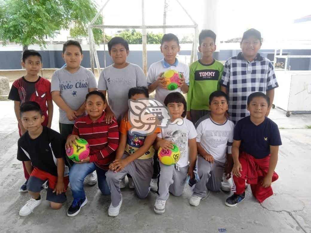 Alumnos de la escuela Ignacio Altamirano entrenan duro