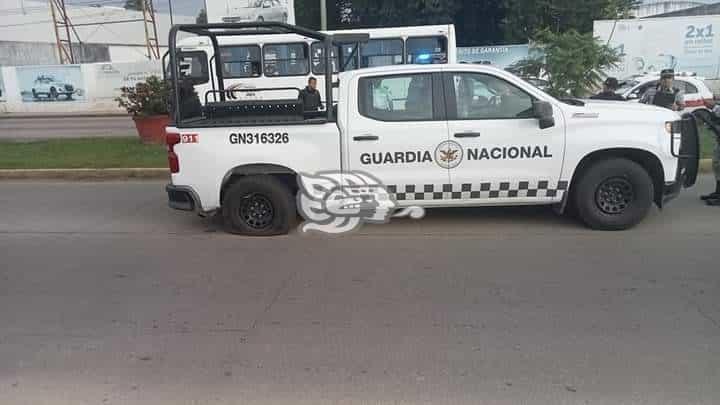 Taxi impacta patrulla de la Guardia Nacional en Minatitlán