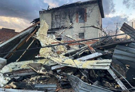 Tornado arrasa con poblado en Alabama; reportan varios muertos