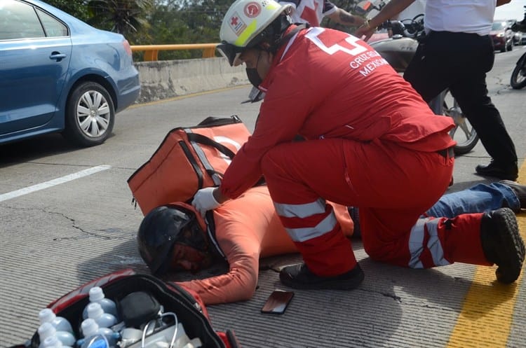 Repartidor herido tras derrapar en puente de Miguel Alemán, en Veracruz