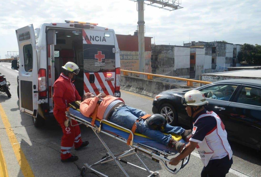 Repartidor herido tras derrapar en puente de Miguel Alemán