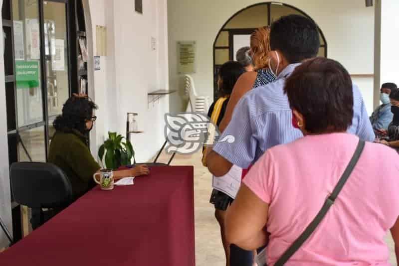 Se saturan oficinas del Registro Civil en Coatzacoalcos