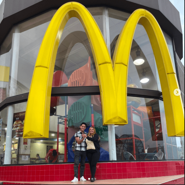 ¡En Veracruz! Le propone matrimonio a su novia en un McDonald’s