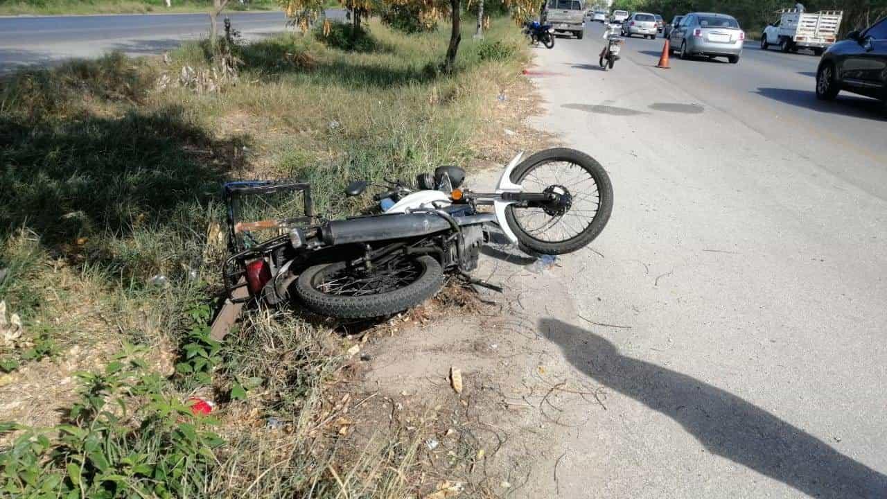 Mujeres a bordo de sus motocicletas chocan en Tres Valles